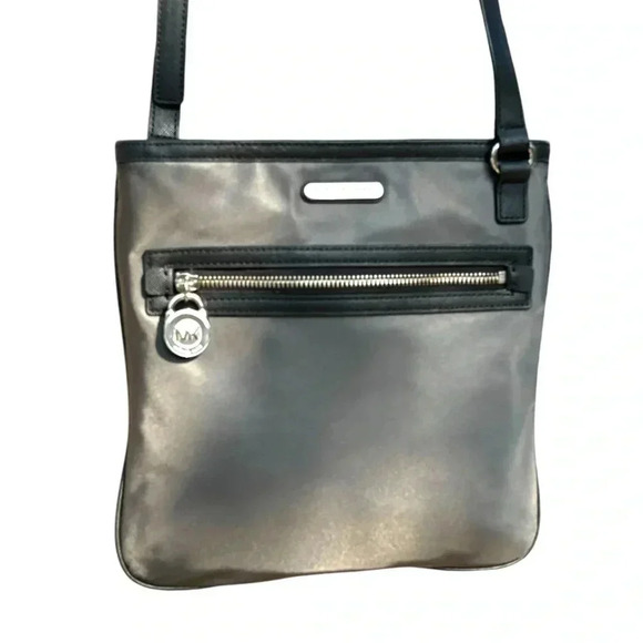 Michael Kors NWOT Color block Nylon/Leather Crossbody Graphite/Black Lock - Picture 1 of 12